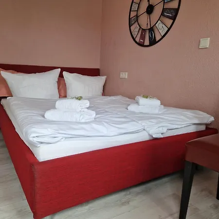 Ricks City Hotel-2